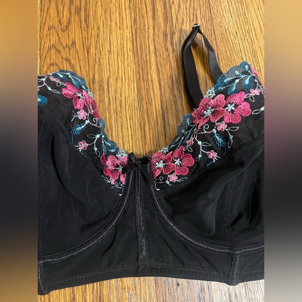 Adore Me Black and Pink Floral Lace Bra - Picture 6 of 9
